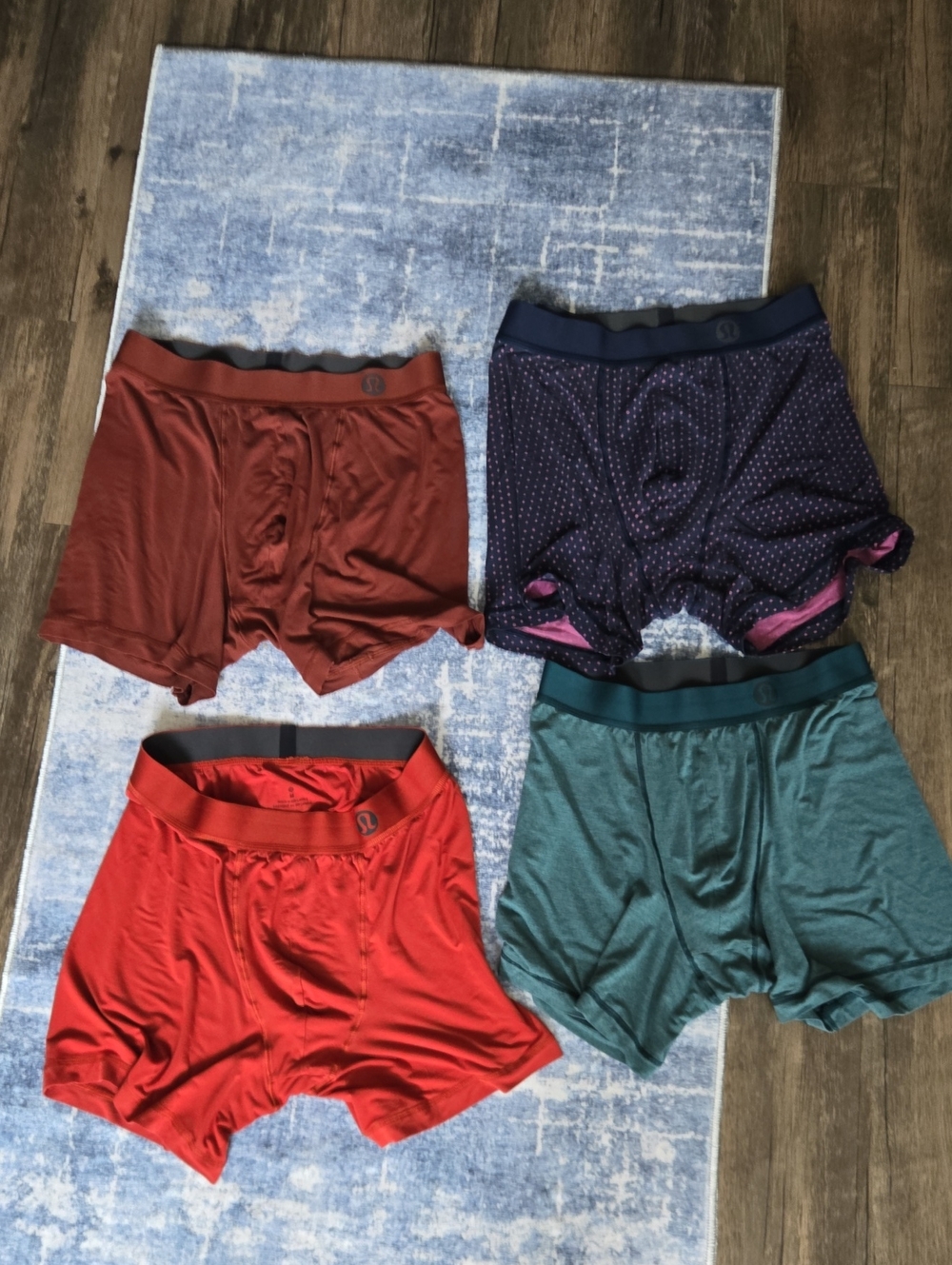 4 Lululemon always in motion Men's Med. boxer briefs GUC